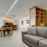1br Near St Julians Hotspots With Ac By 360 Estates