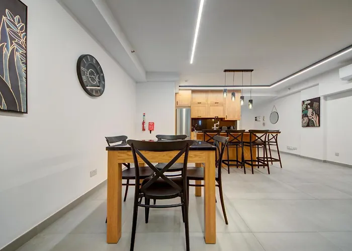 1br Near St Julians Hotspots With Ac By 360 Estates *