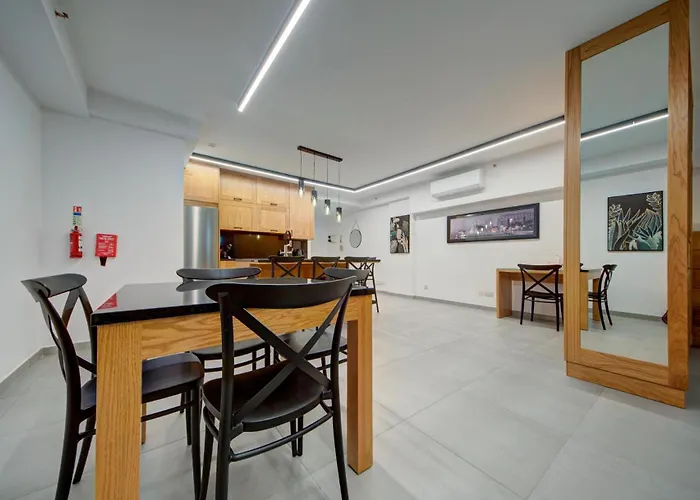 1br Near St Julians Hotspots With Ac By 360 Estates