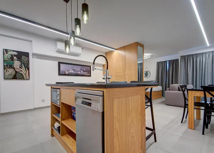 Apartament 1br Near St Julians Hotspots With Ac By 360 Estates